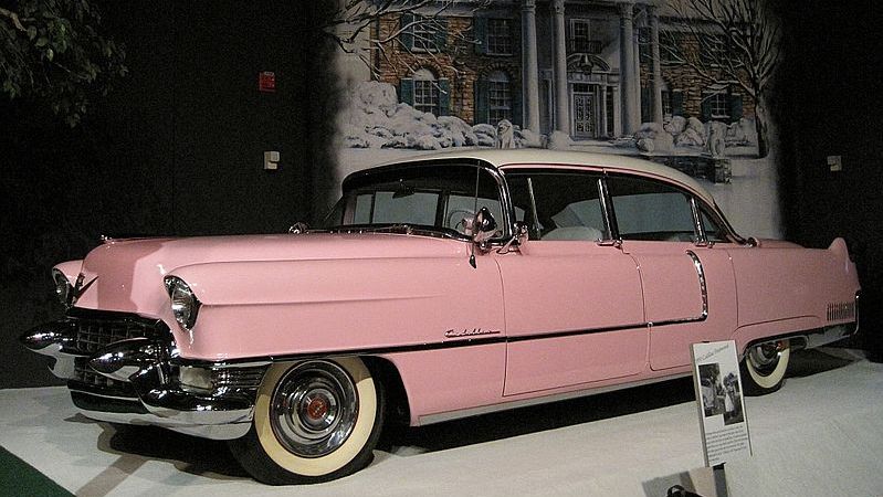 cadillac-fleetwood-americano-1955-elvis-presley-rosa